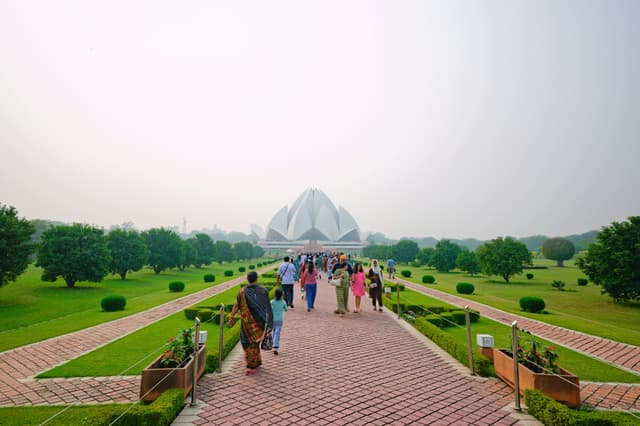 DELHI - SHIMLA - MANALI - CHANDIGARH - AGRA             