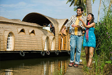 4 NIGHT 5 DAYS HONEYMOON PACKAGES IN KERALA